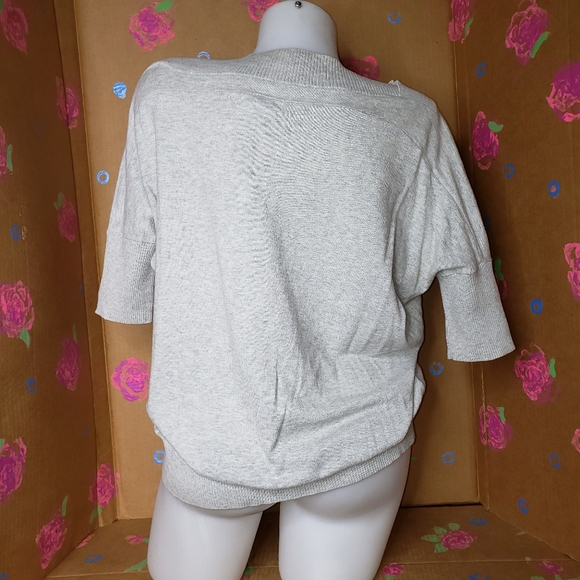CABI SILK BLEND GRAY BATEAU NECKLINE SWEATER SIZE XS - Picture 3 of 7